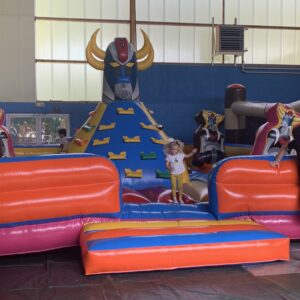 Structure gonflable parc d'activité "LA GOLDORAK"