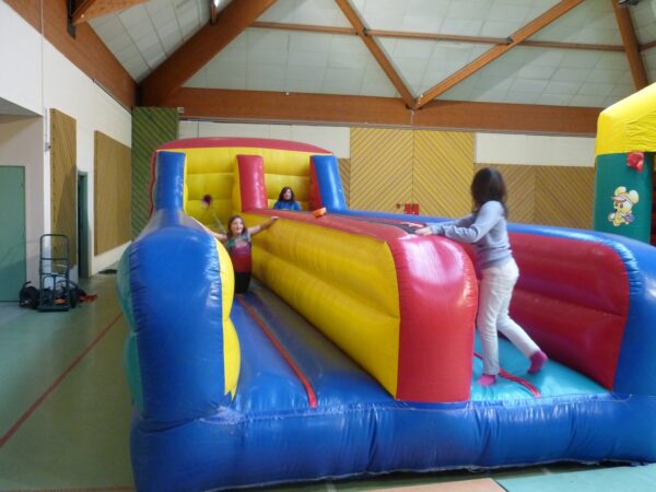 Structure gonflable sportive "LE TIRE A L ELASTIQUE"