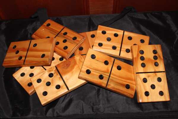 Jeu en bois" LES DOMINOS"  (jeu dit "lent")