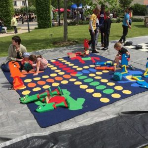 jeu GEANT: "LES PETITS CHEVAUX"  (jeu dit "lent")