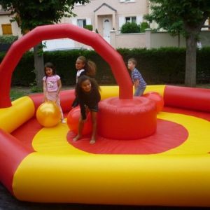 JEU GONFLABLE " LE HORSE TRACK"