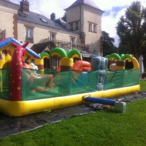 Structure gonflable parc d'activitée "LE ZOO"