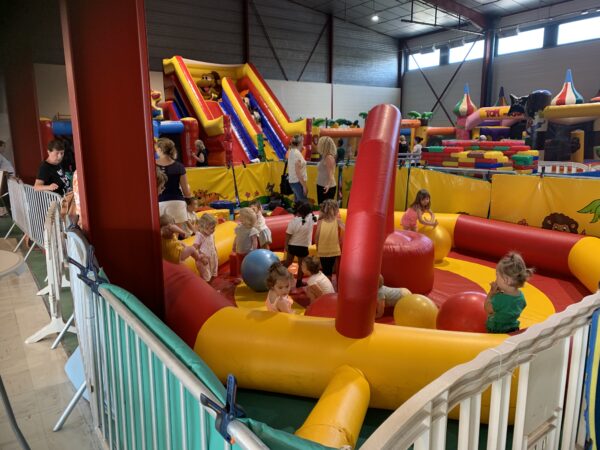 Parc de STRUCTURES GONFLABLES PETITS